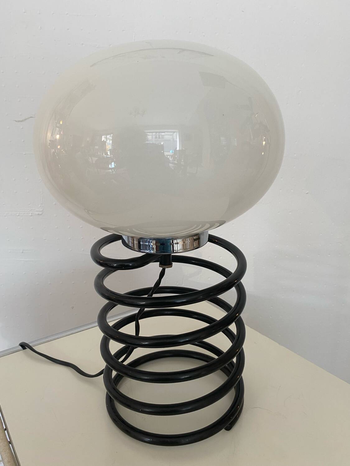 Lampe à poser ressort dans le goût d'Ingo Maurer
