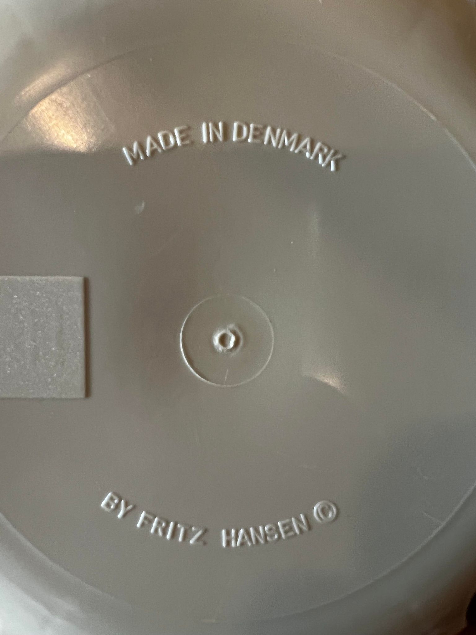 A set of 6 Seven chairs, model 3107, designed by Arne Jacobsen and manufactured by Fritz Hansen.