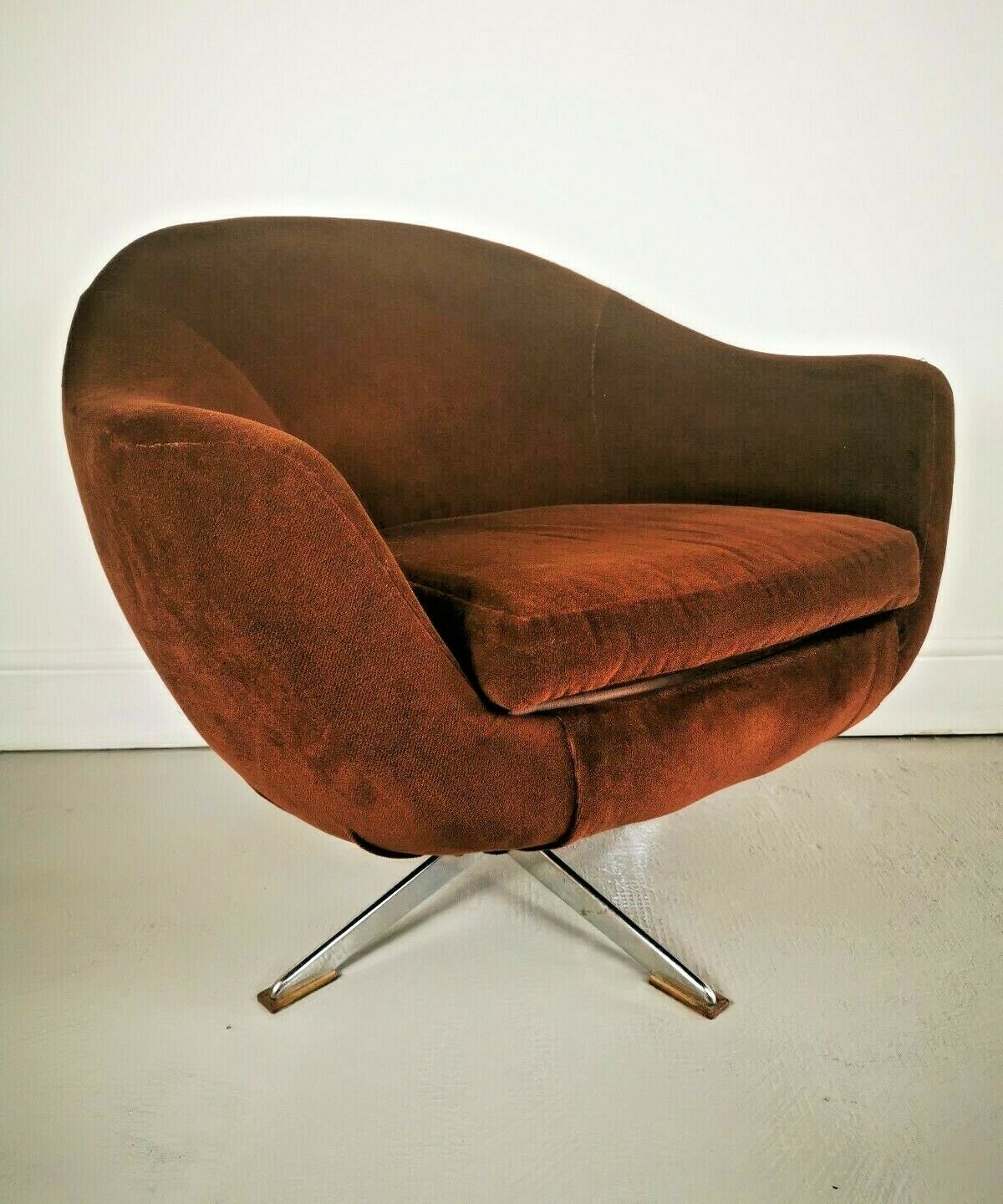 Mid Century 1960s/70s Brown Swivel Tub Chair