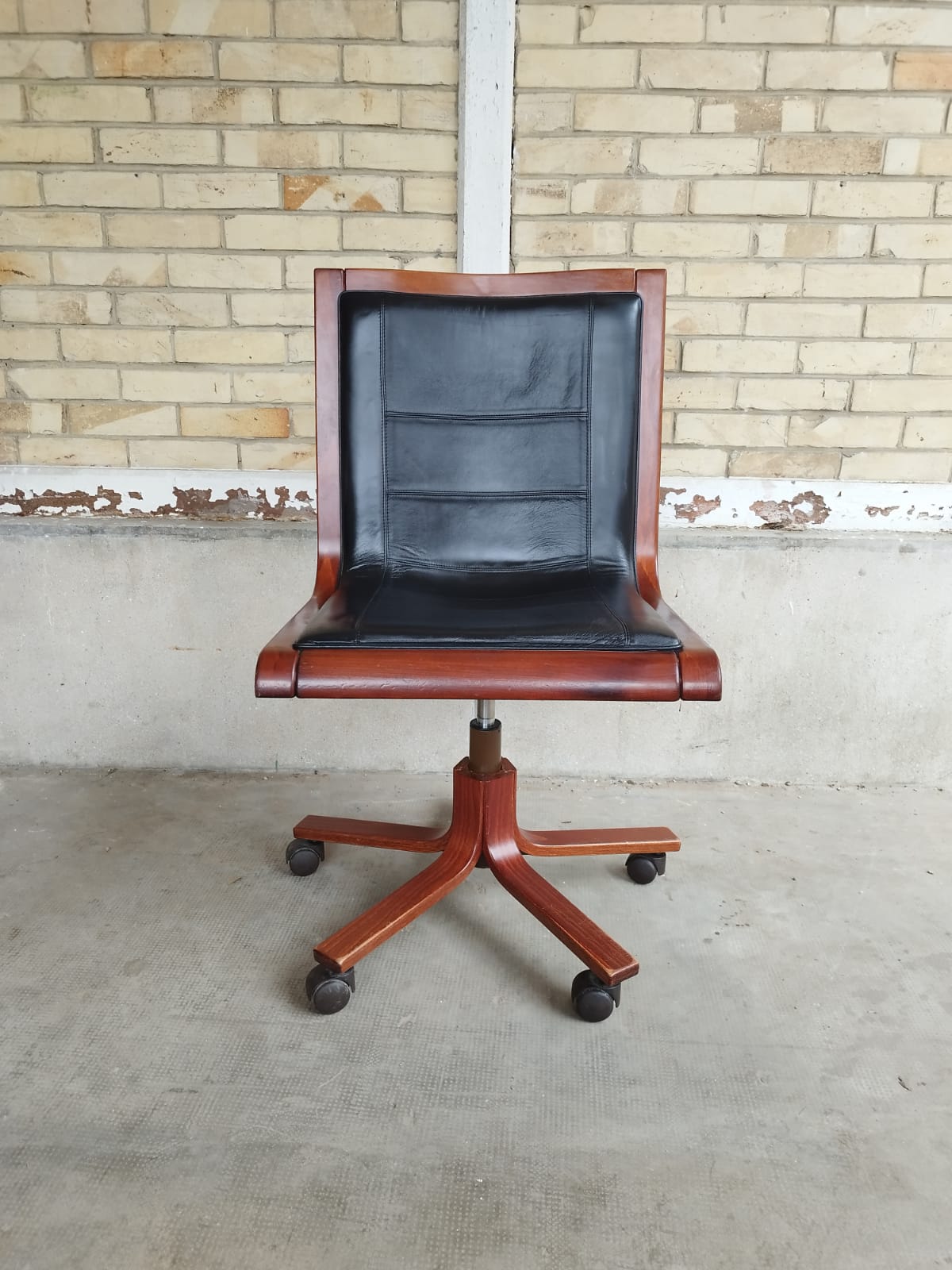 Scandinave armchair co.fe.mo - italy 1970