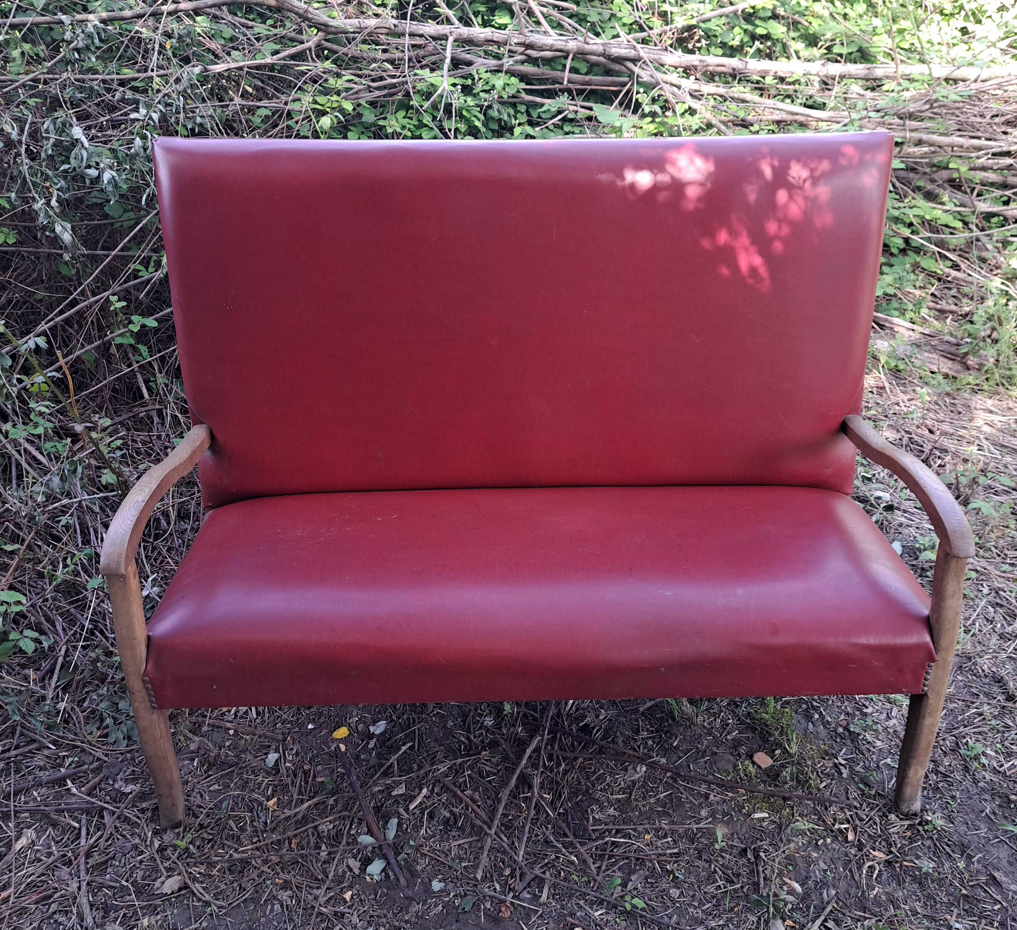 The vintage bistro bench.