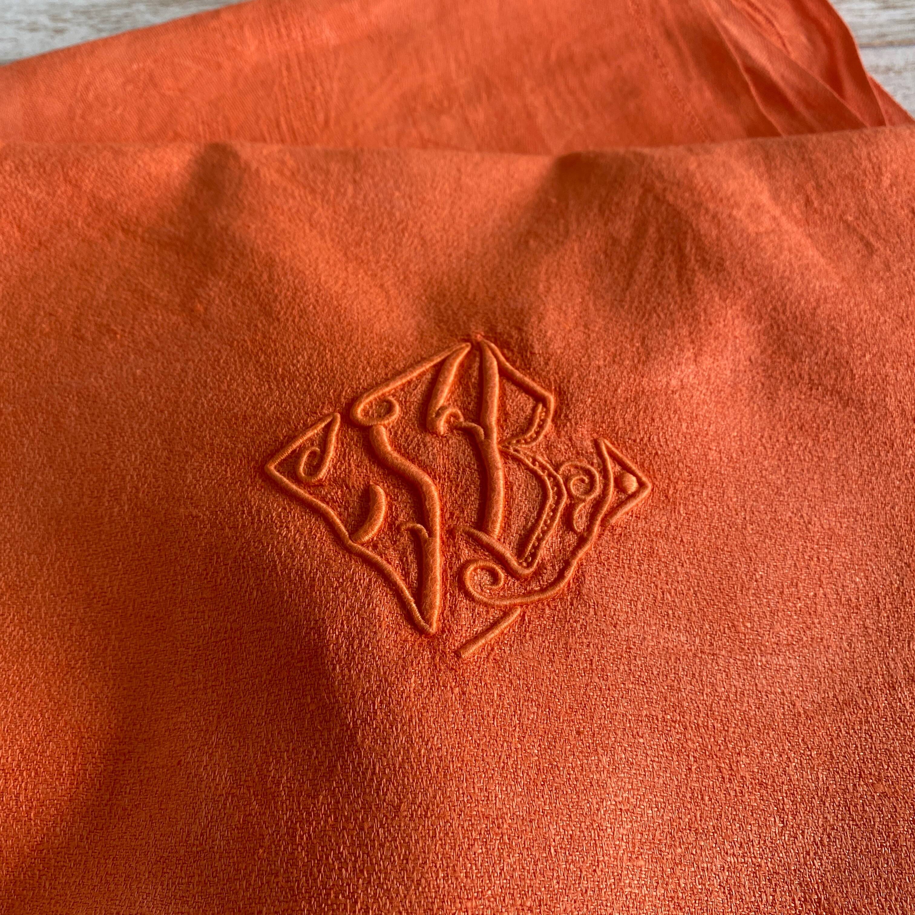 Old tablecloth & its 12 damask napkins numbered "JB" color apricot - linen - 12 covers
