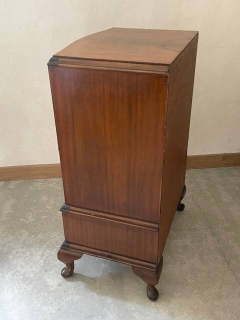mahogany chest of drawers
