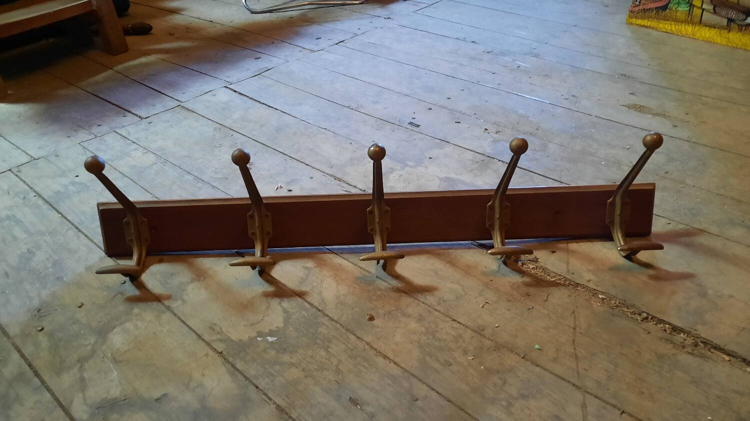 Wall coat rack with 5 hooks