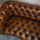 Paire de canapés Chesterfield en cuir Howard & Sons