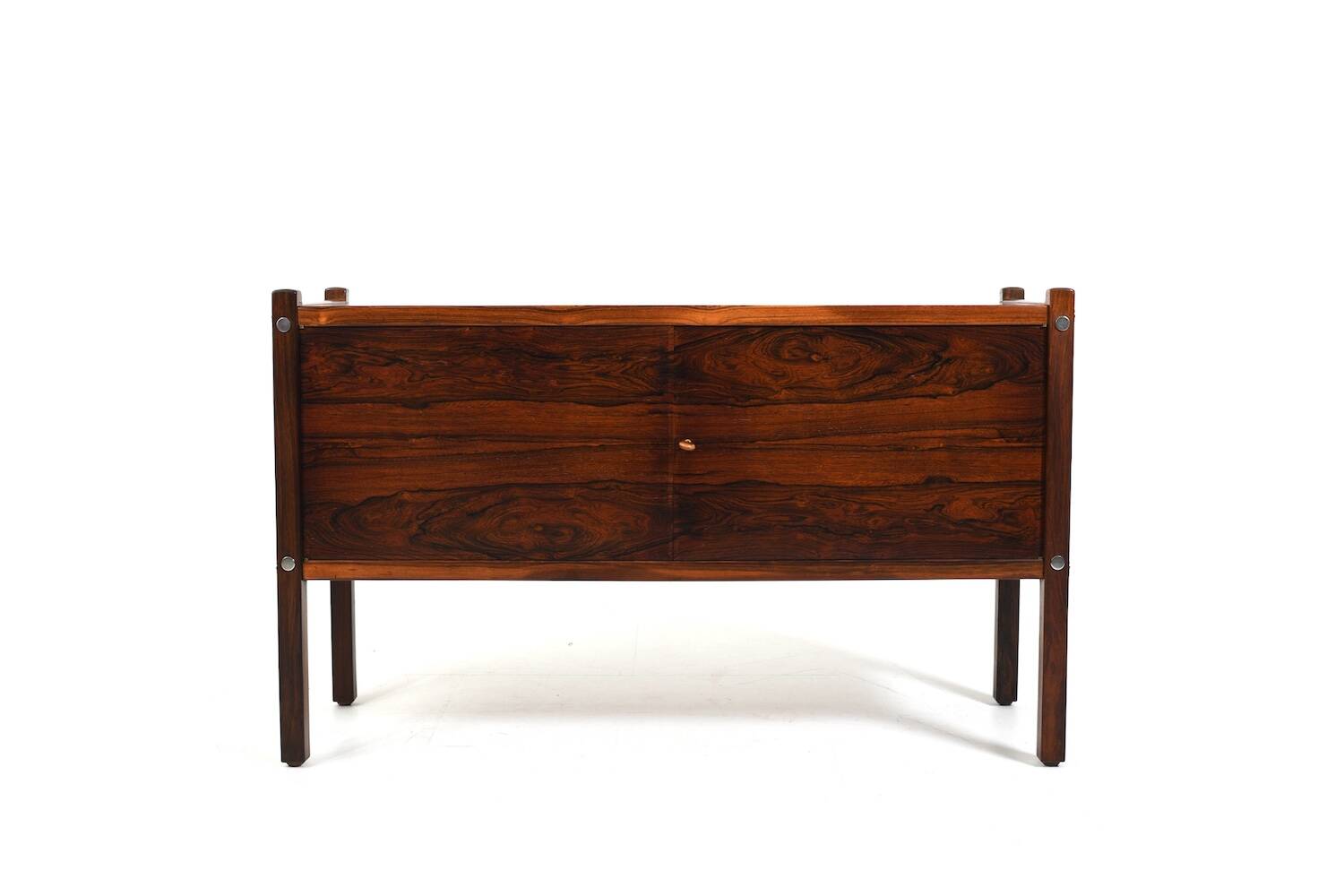 Buffet rare "Luciana" par Sergio Rodrigues pour OCA années 1960.