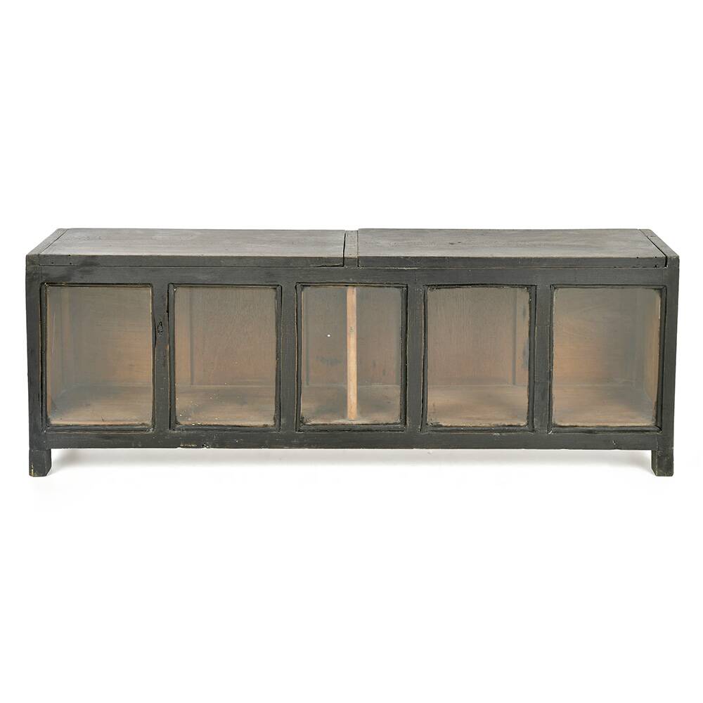 Coffre vitré en bois patiné (44 x 120 x 25cm)