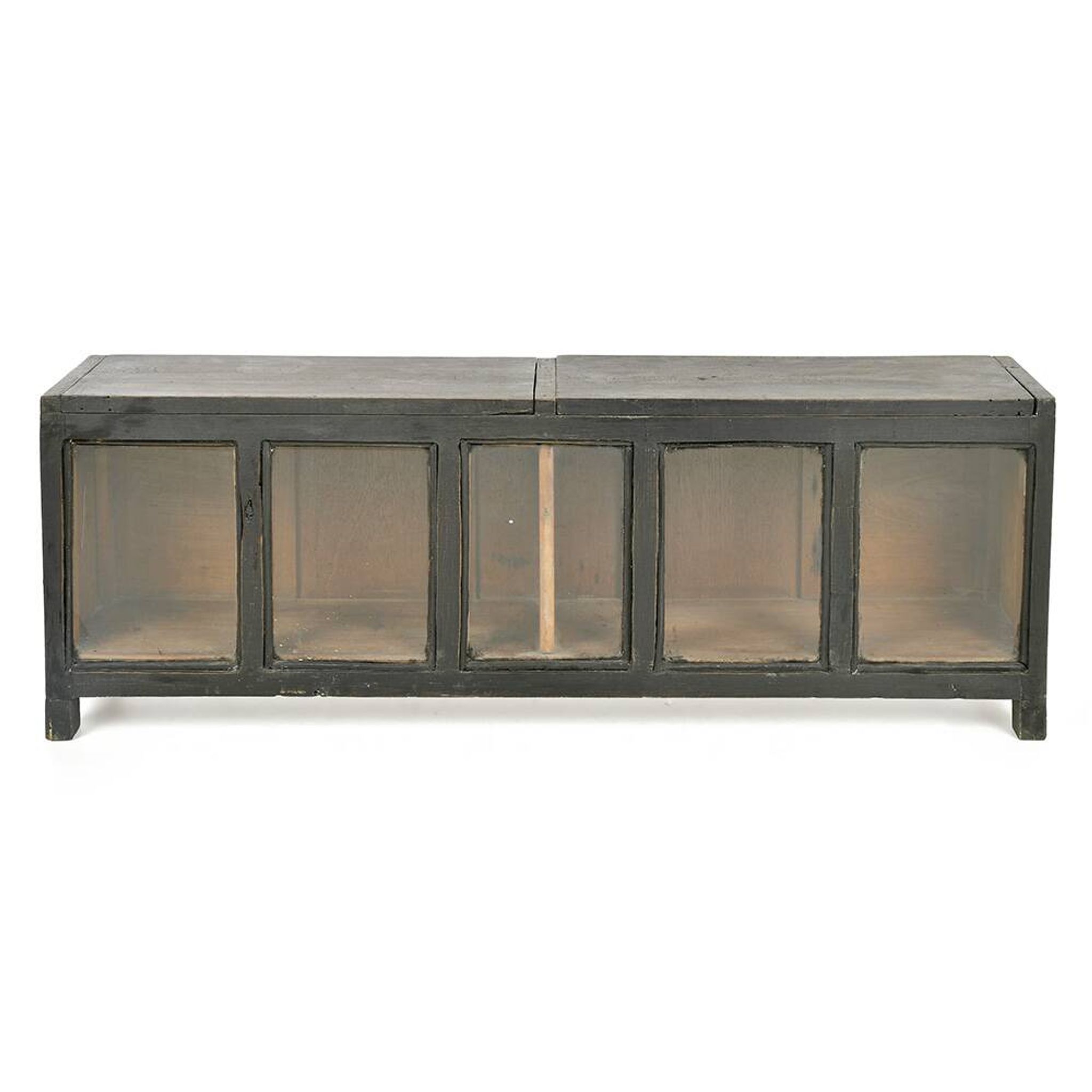 Coffre vitré en bois patiné (44 x 120 x 25cm)