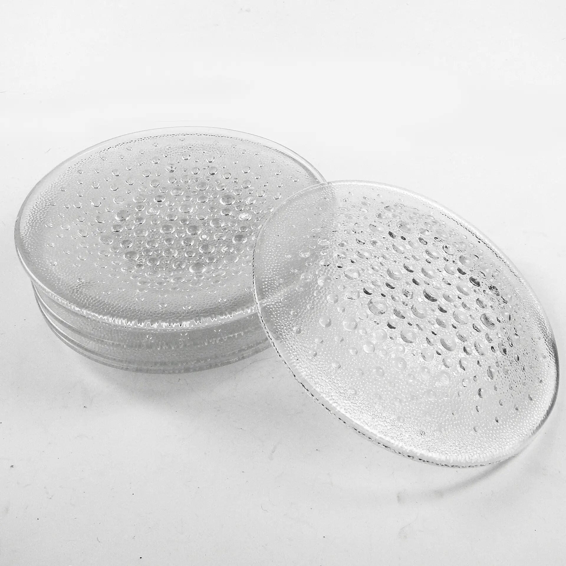 Ensemble d'assiettes à dessert Krople Rosy, en verre, conçu par J. Drost, Ząbkowice, Pologne, années 1970.