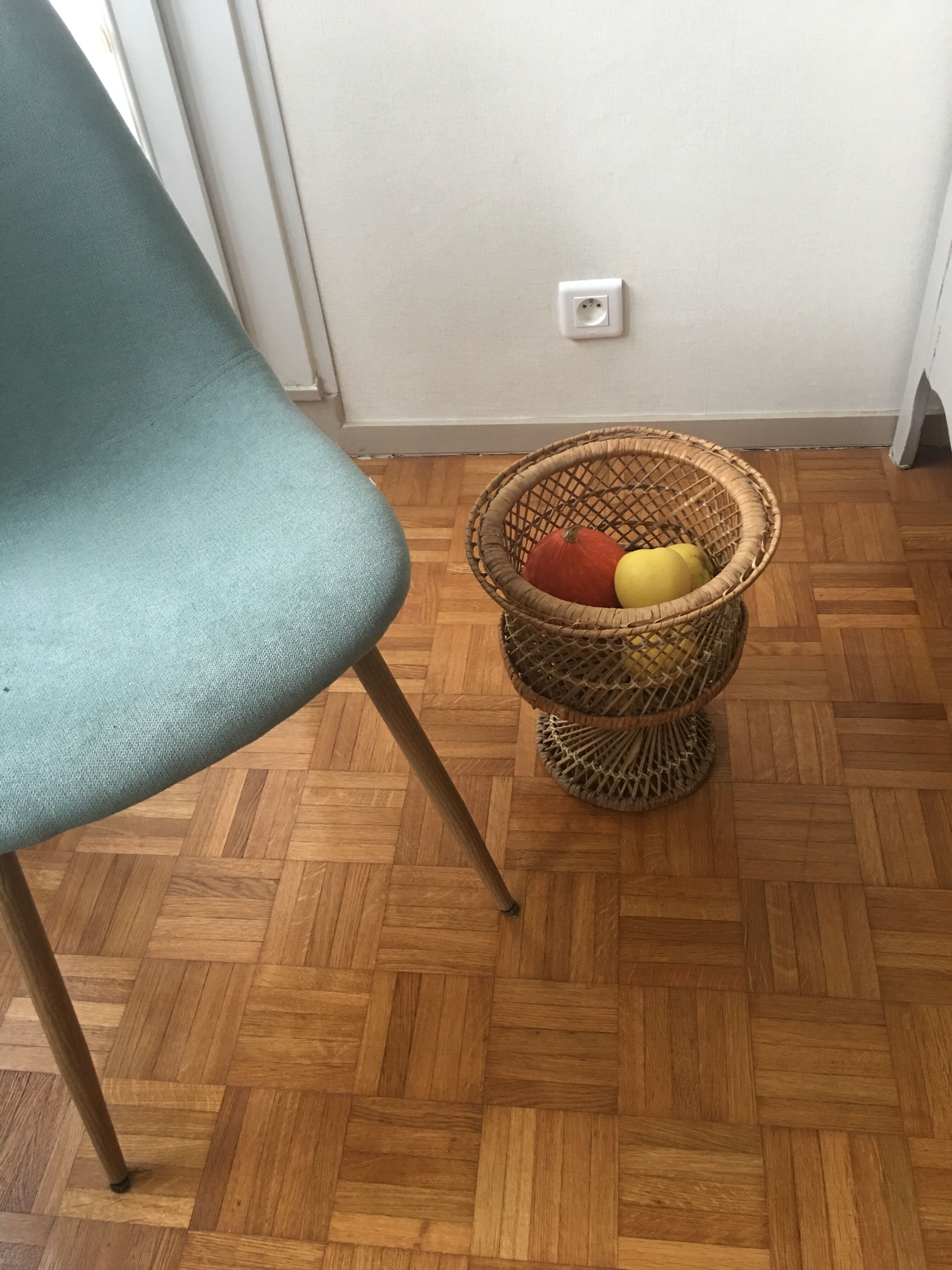 Door vintage wicker plants