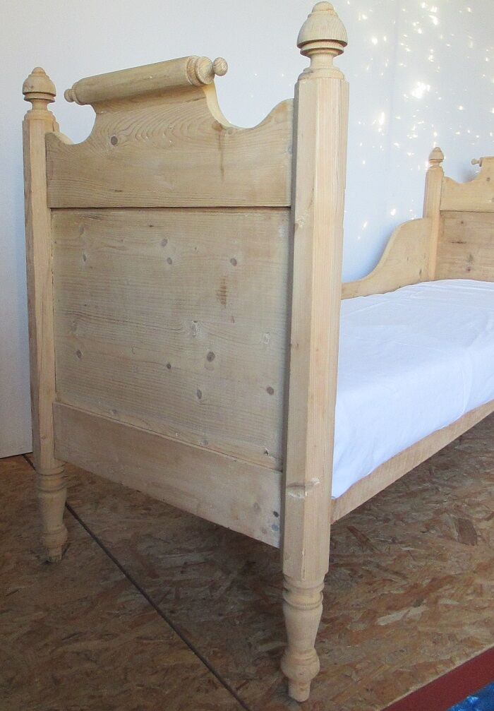 Retractable sofa bed of the Austrian Tyrole in natural wood