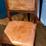 12 chaises anciennes en cuir naturel
