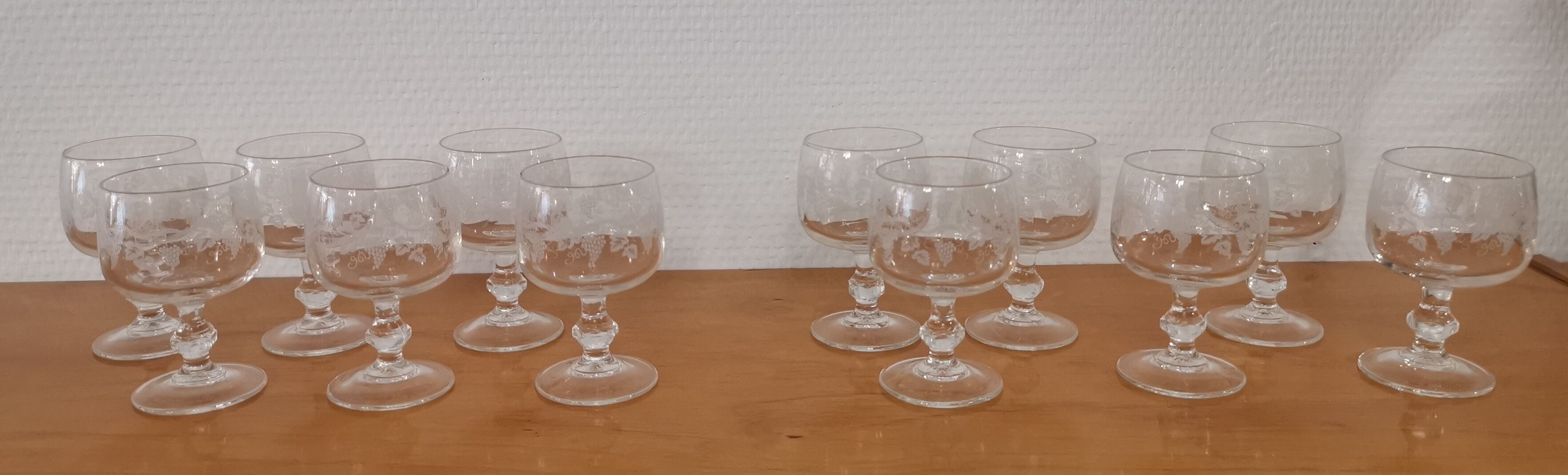 Set of 6 glasses aperitif / digestive on feet grape decoration and vine shoot Luminarc