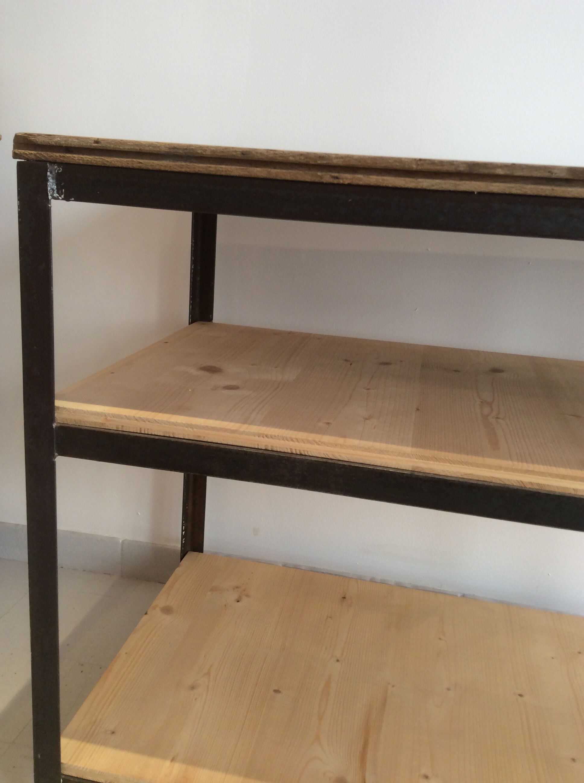 Meuble d'atelier établi en fer et bois