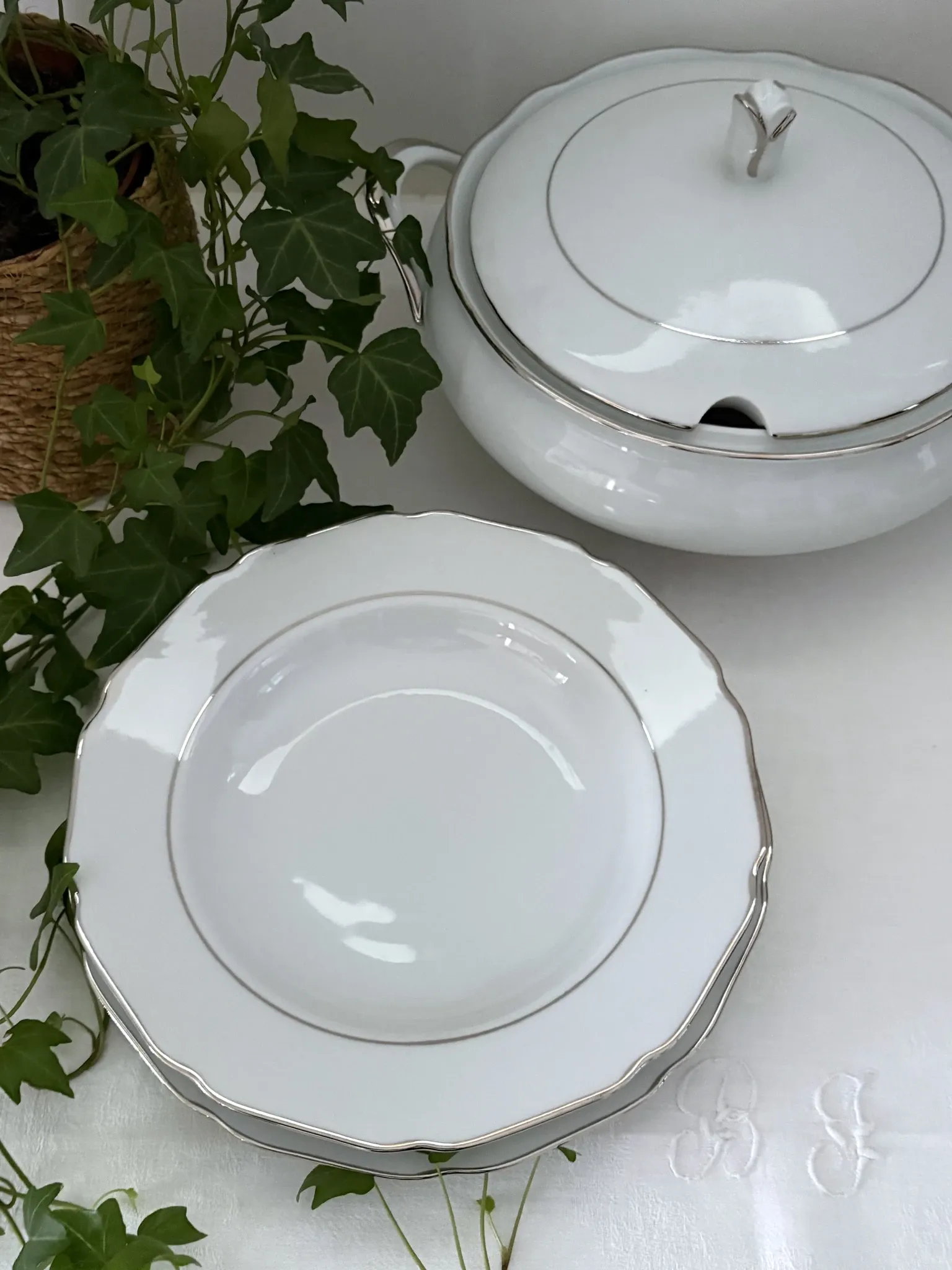 6 assiettes creuses en porcelaine blanche