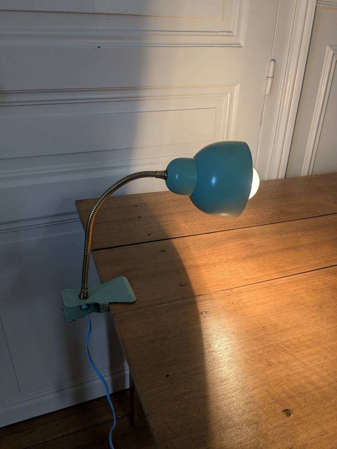 Vintage clip-on casserole lamp