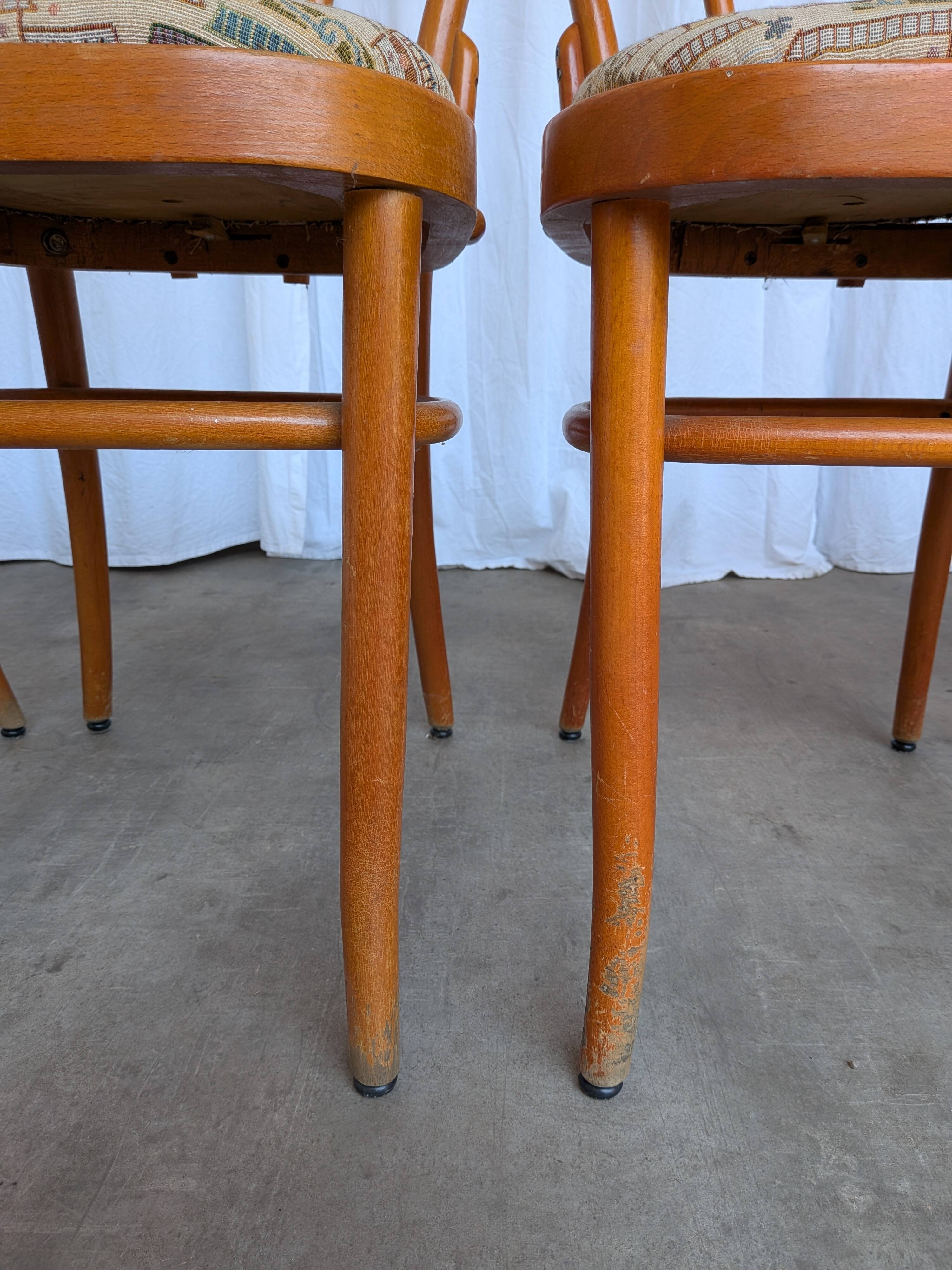 Ensemble de 6 chaises de salle à manger Thonet en bois courbé avec assise en tissu / Années 1970 Mid-Century Bistr