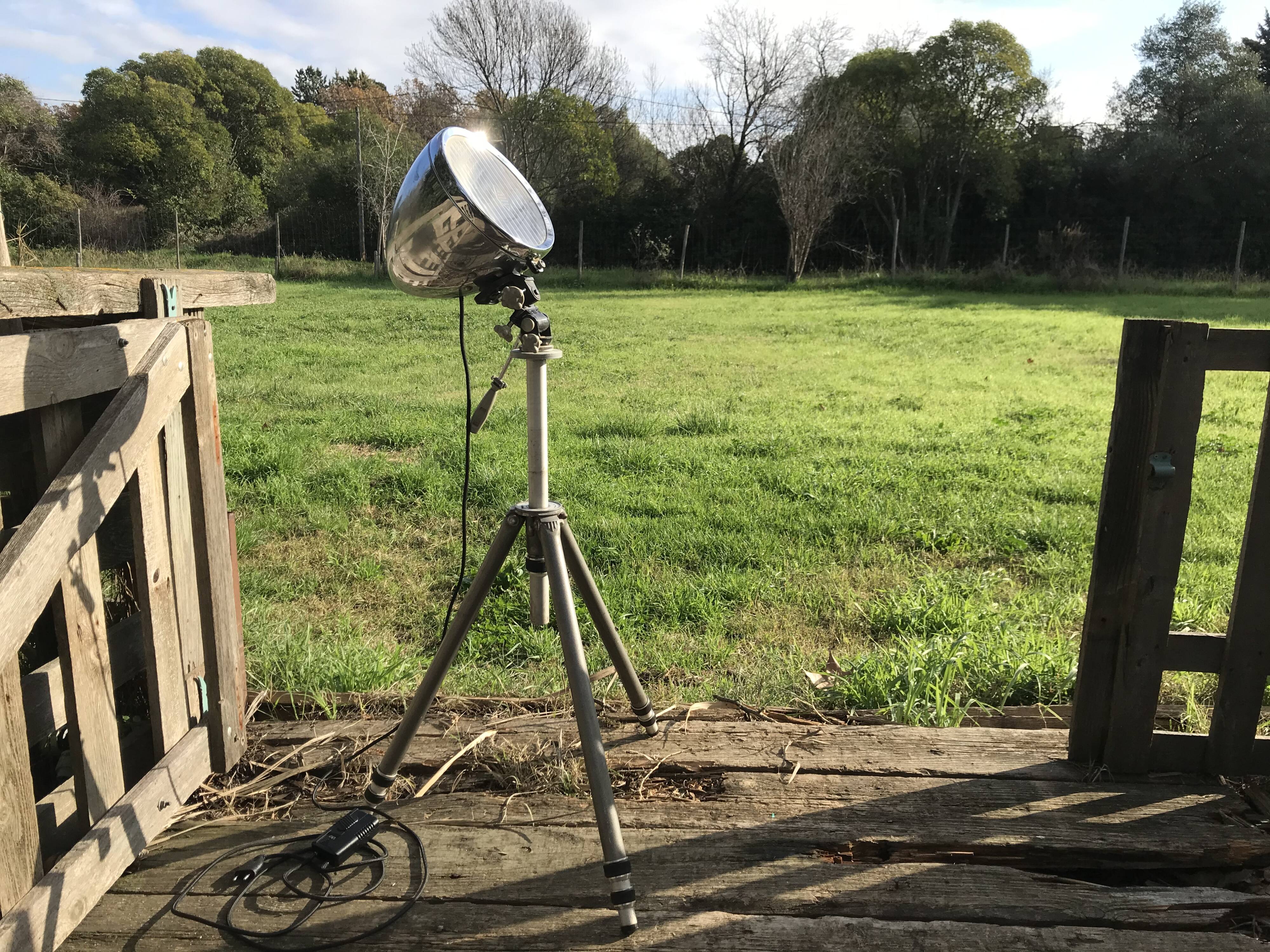 Projecteur tripode industriel
