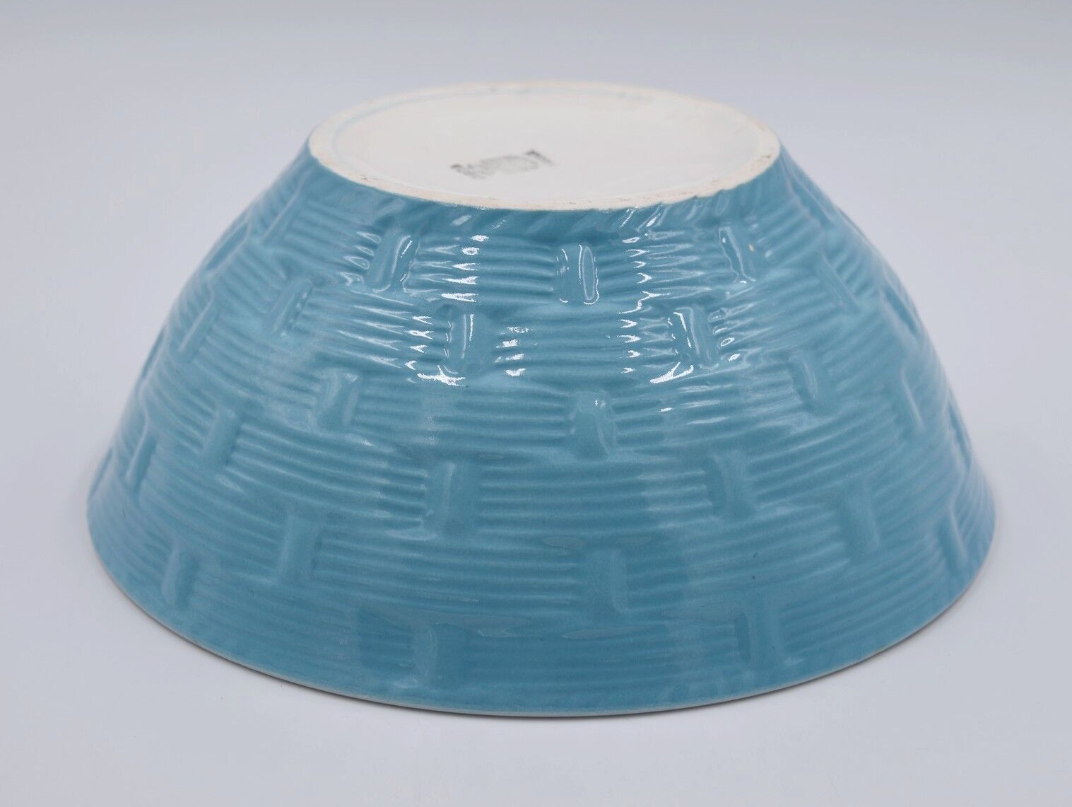 Salad bowl in earthenware Digoin Sarreguemines trompe l'oeil basket in blue