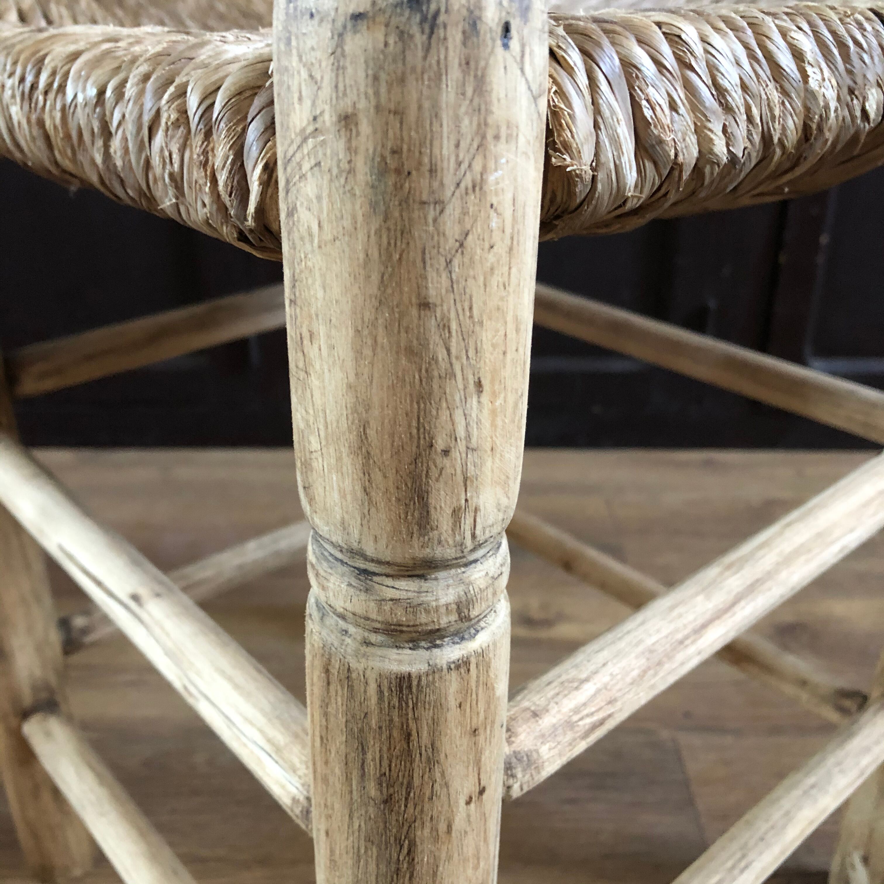 Tabouret bois et herbe de mer