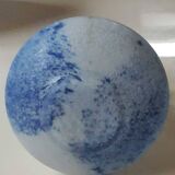 Ball-shaped floral vase, Corolle neck. Arte Murano/Kristall Mery. Blue/white speckled. Dim 23 x 15 cm