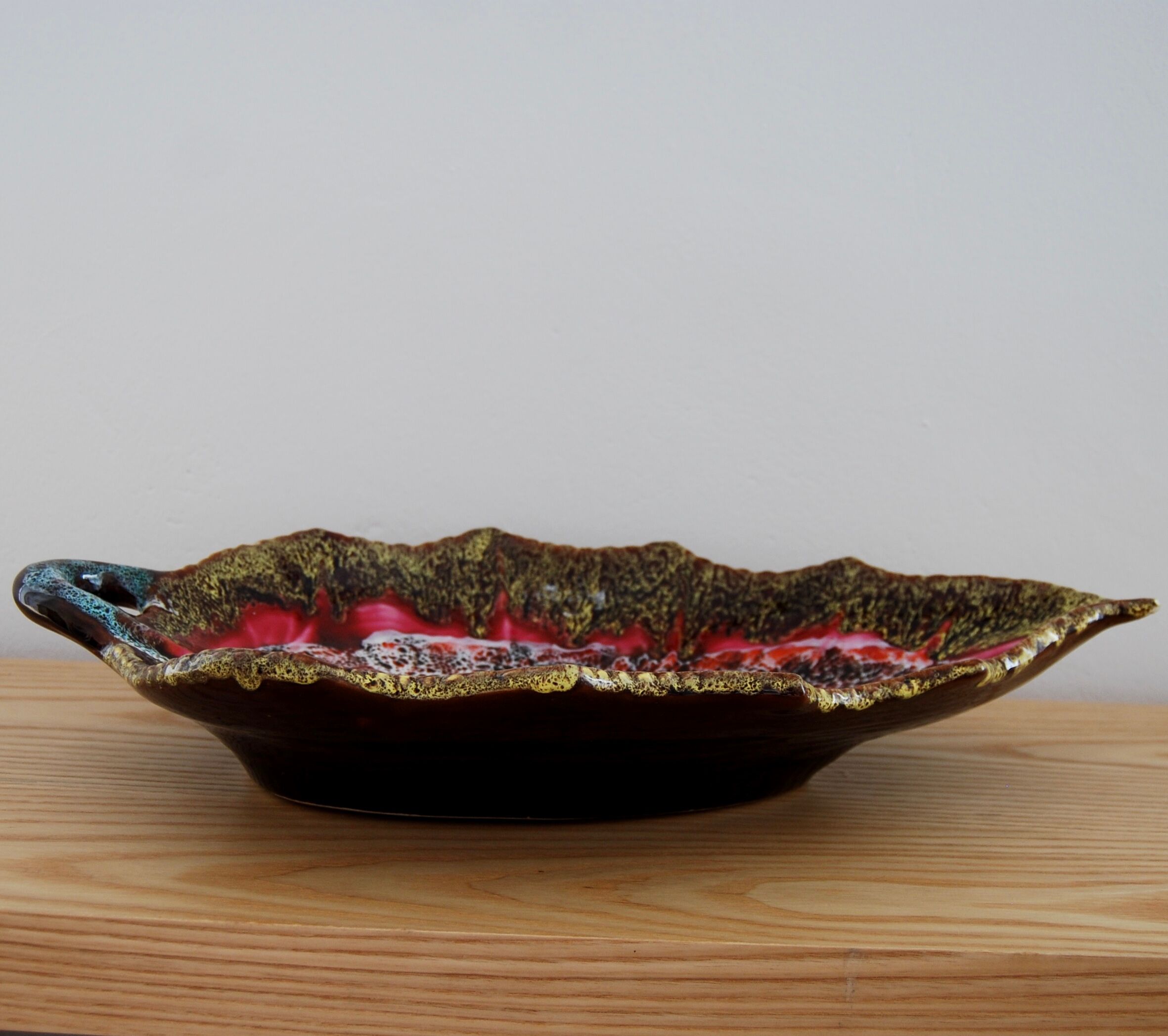 Cut leaf-shaped style Vallauris