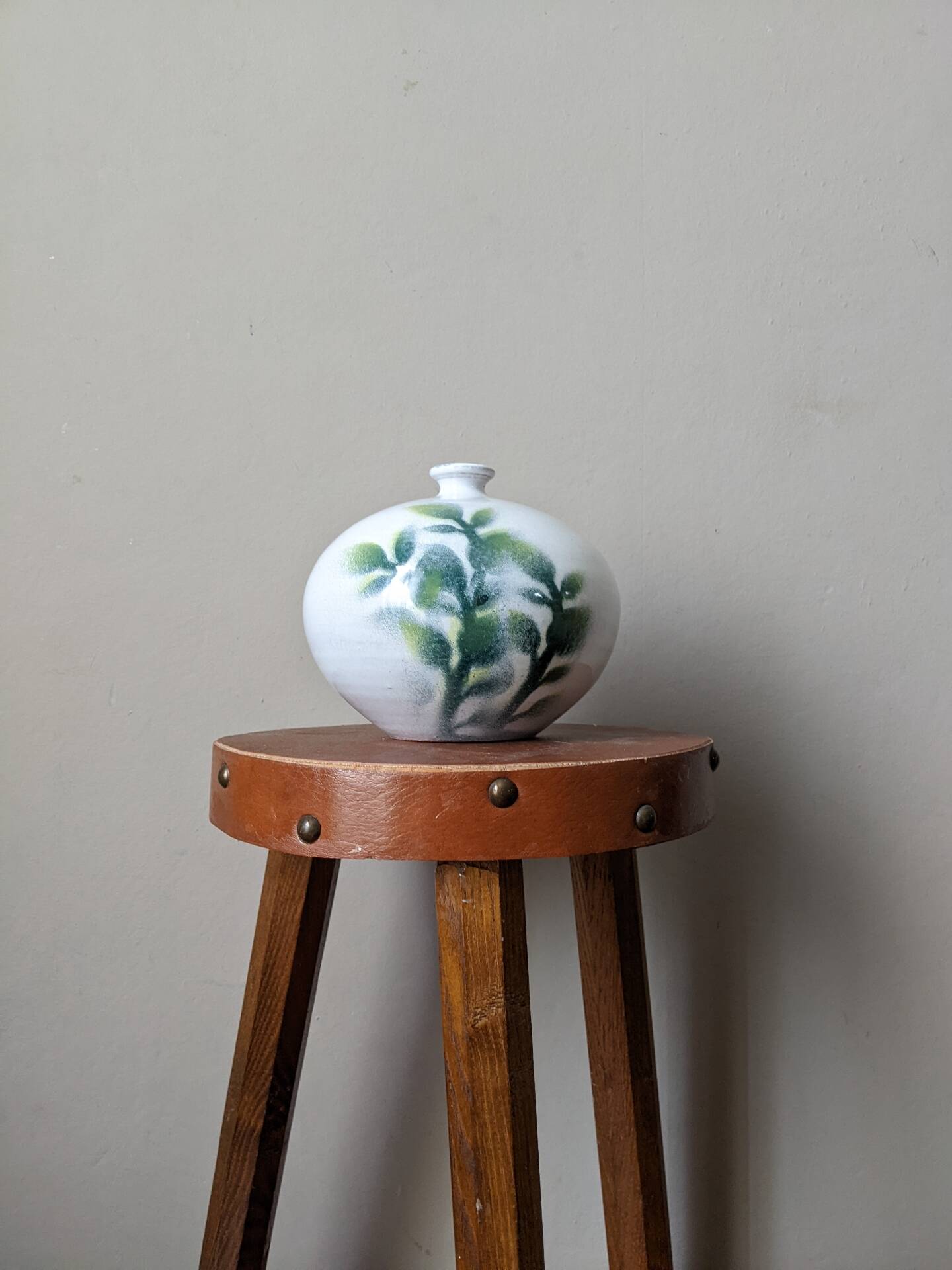 Vase soliflore artisanal décor floral peint à la main