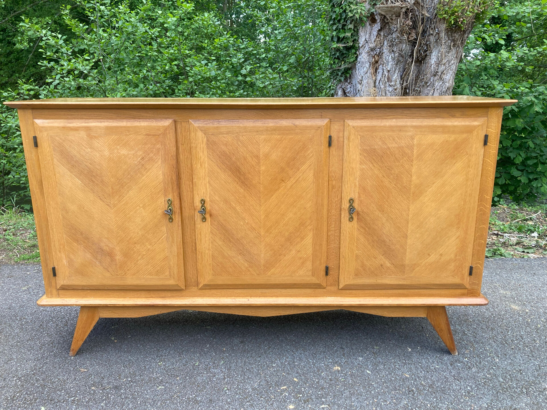 Vintage enfilade with tapered legs.