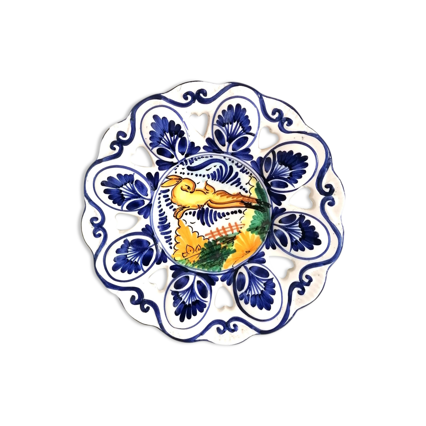 Openwork ceramic dish Deruta style