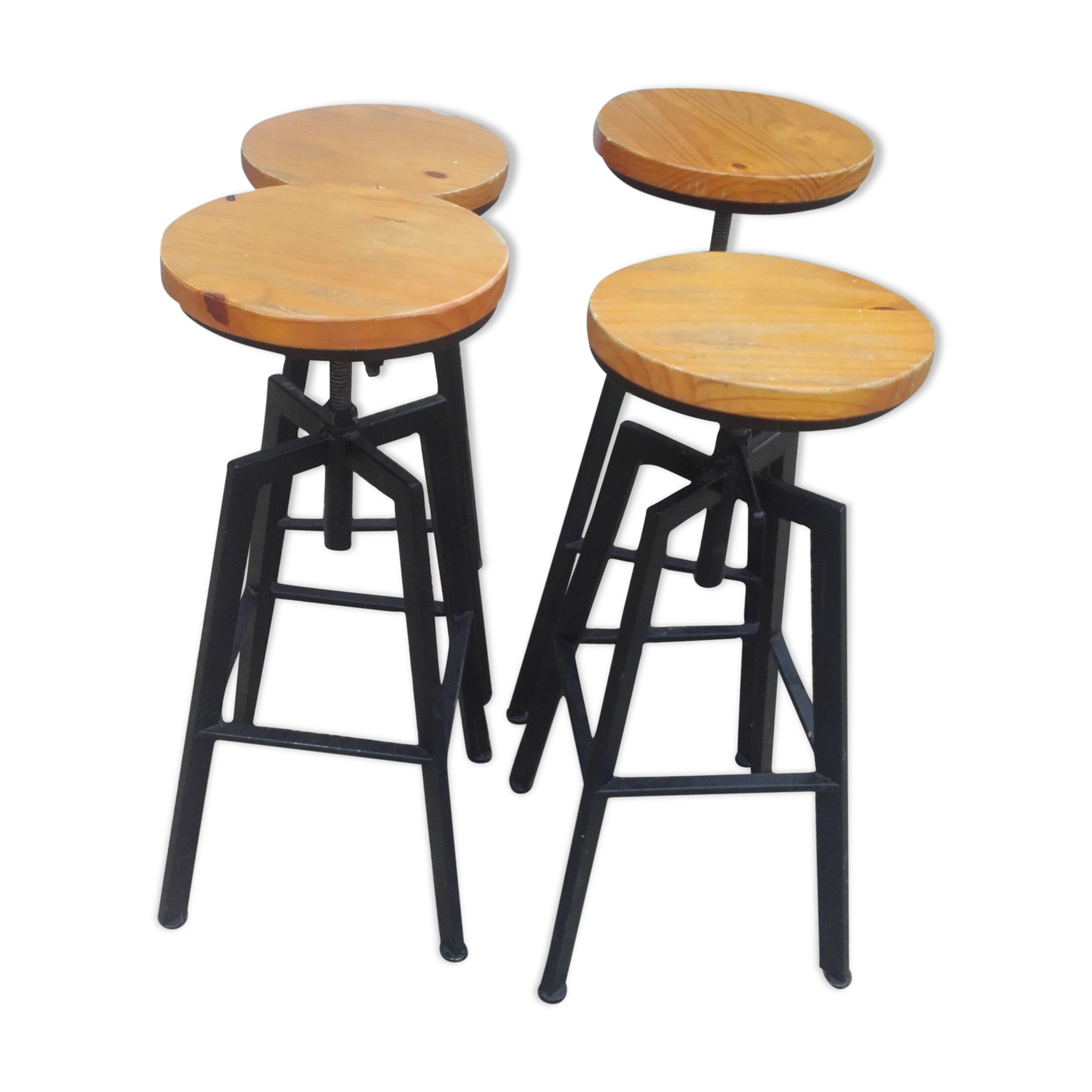 Lot of four undus bar stools adjustable