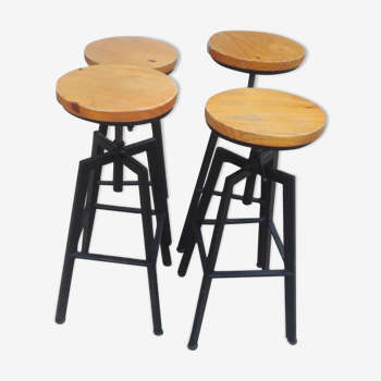 Lot of four undus bar stools adjustable