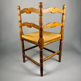 Chaise d'angle vintage en bois avec assise en paille tissée