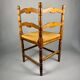Chaise d'angle vintage en bois avec assise en paille tissée