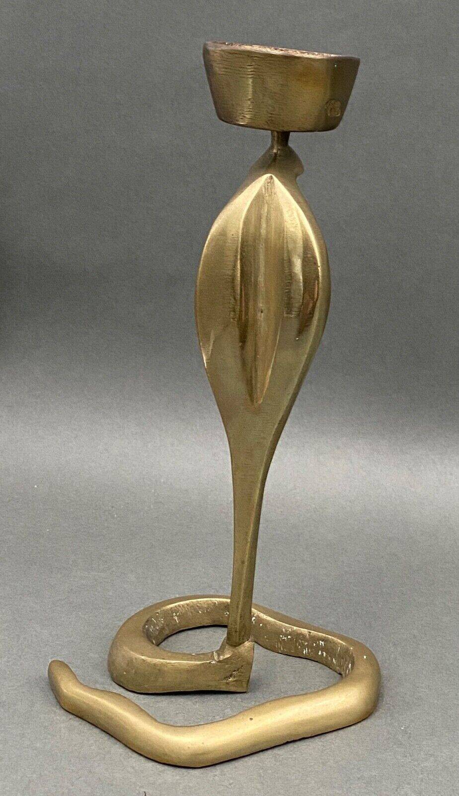 Bougeoir en bronze décor de cobra milieu XXe
