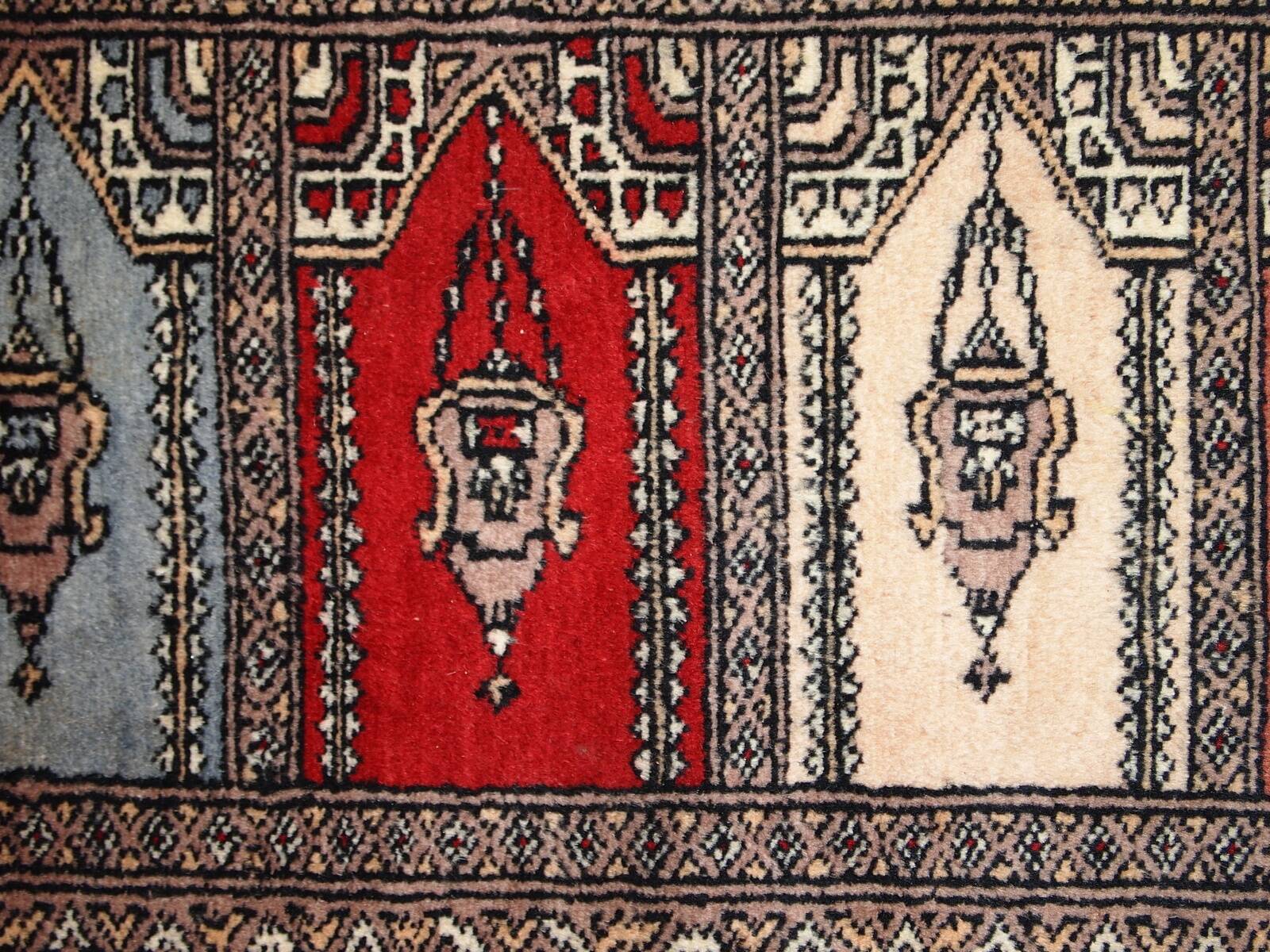 Tapis vintage fait main Bukhara de prière en laine rouge (45cm x 101cm)