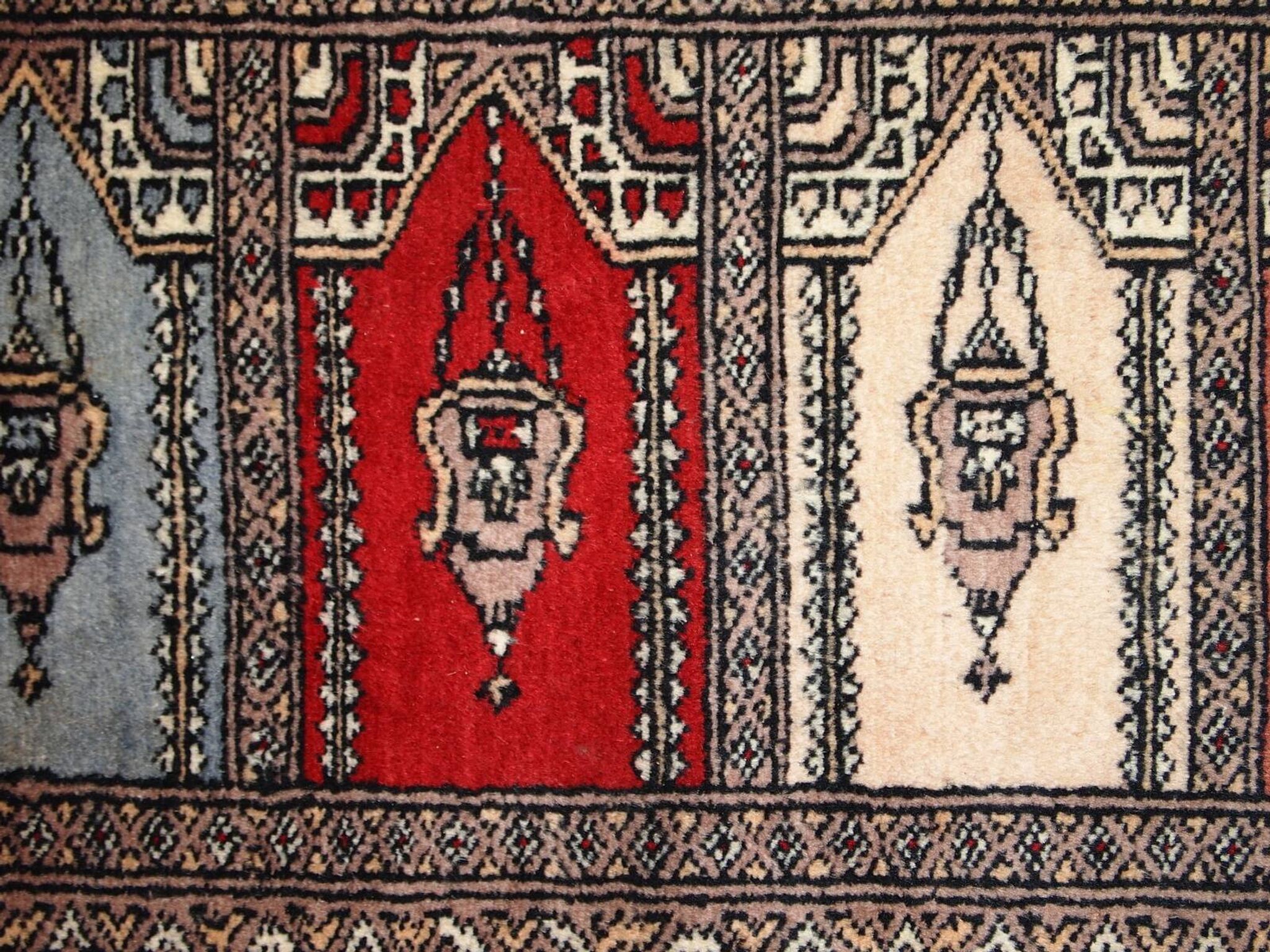 Tapis vintage fait main Bukhara de prière en laine rouge (45cm x 101cm)