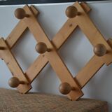 wooden wall-mounted coat rack with 7 hooks