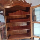 Grande armoire vitrée  et sculptée