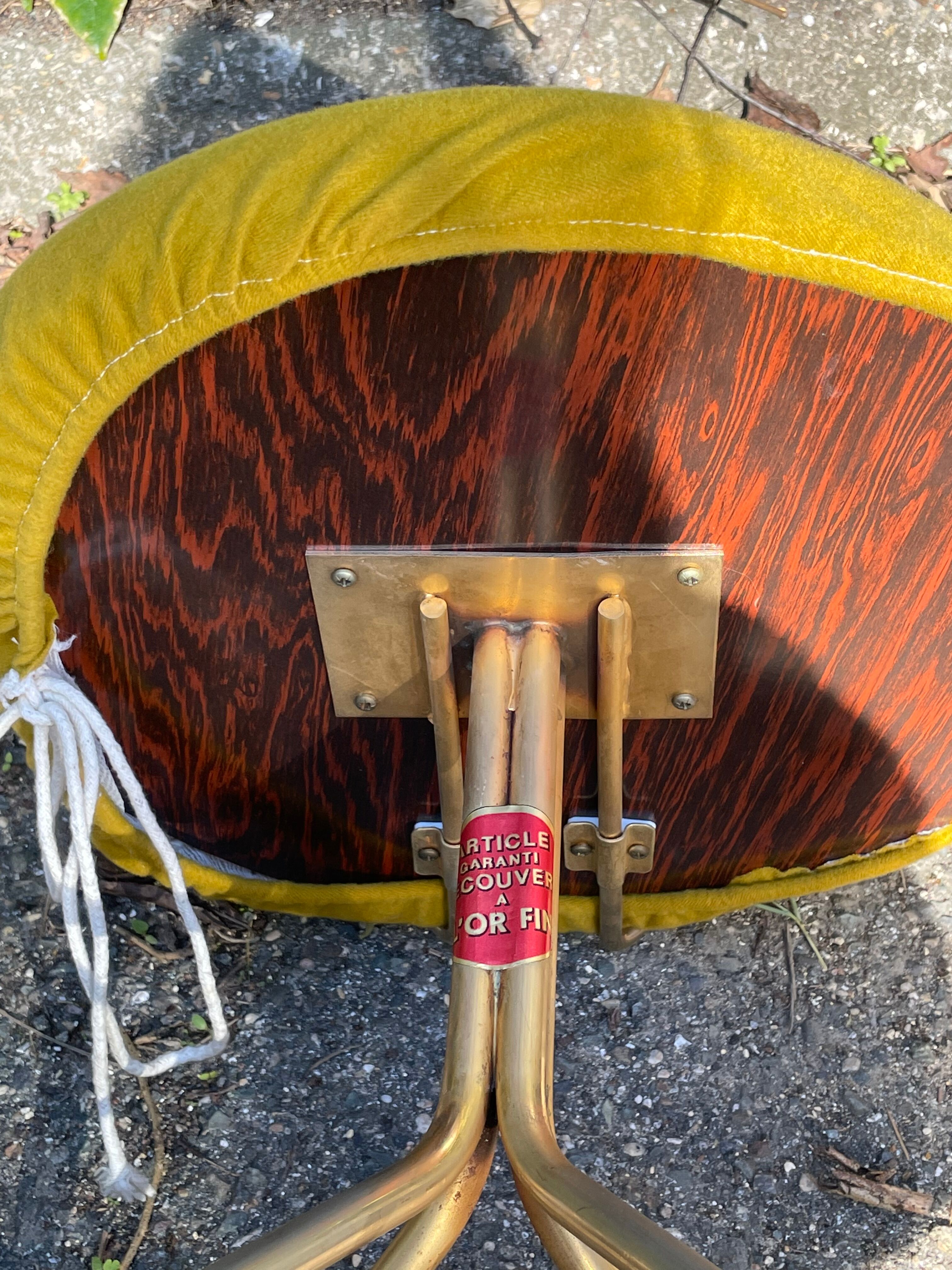 Small chamber chair in gold gold fine metal
