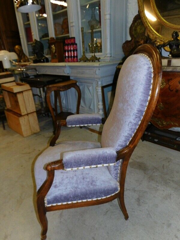 Relaxed Voltaire armchair with walnut racks