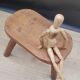 Tabouret tripode brutaliste ovale