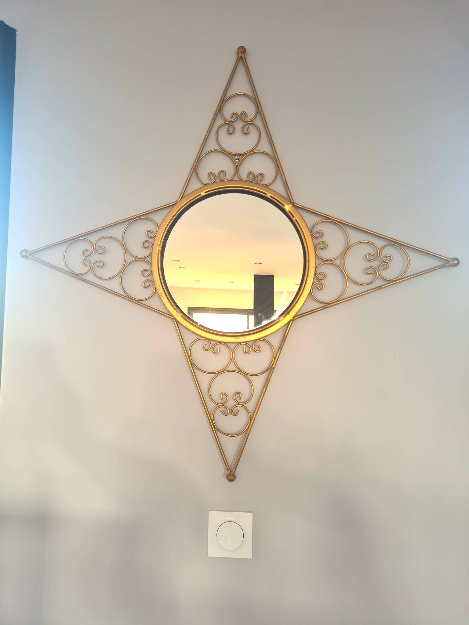 Miroir étoile doré en métal – décoration murale de charme