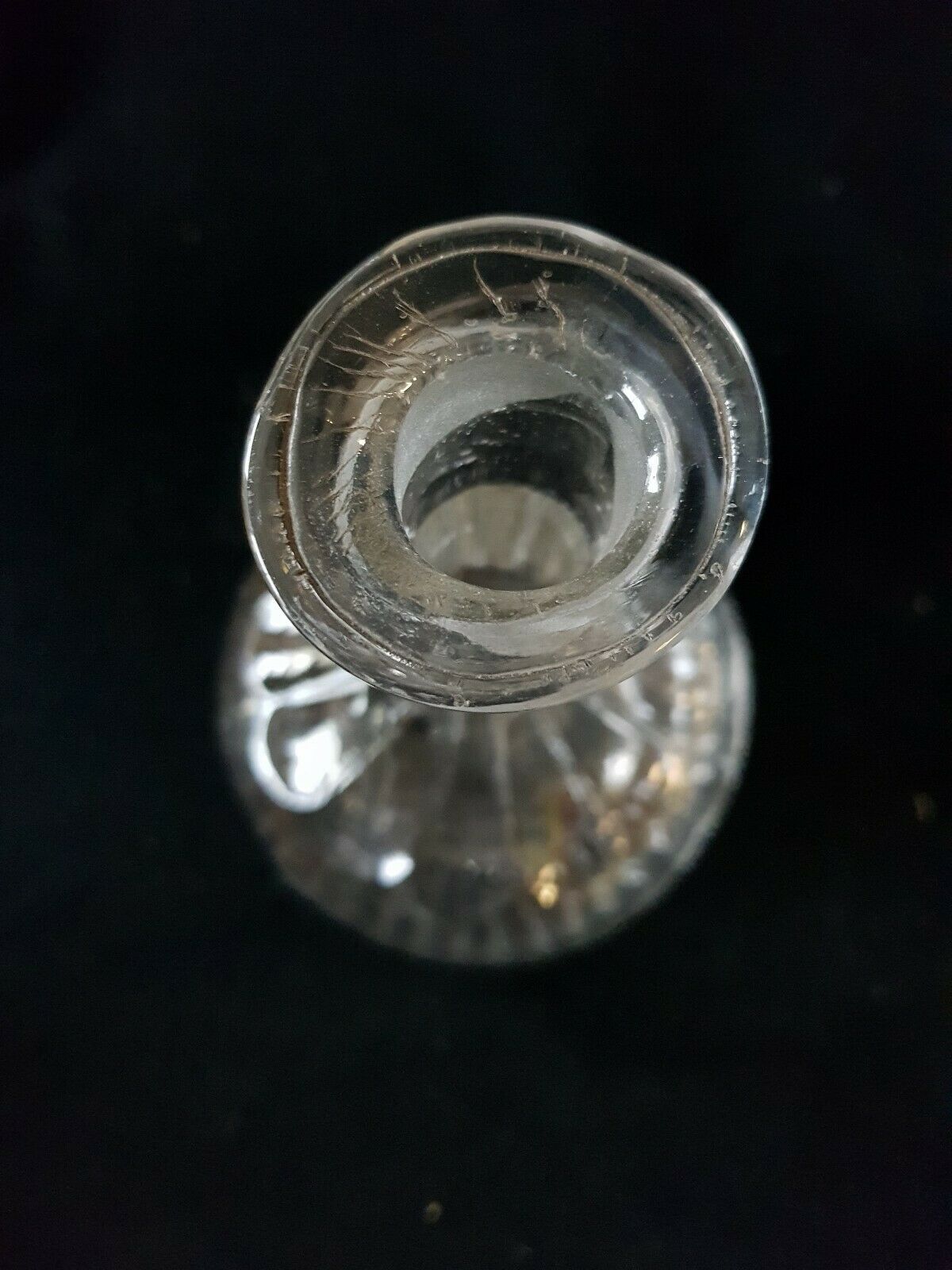 Liquor carafe and its cap