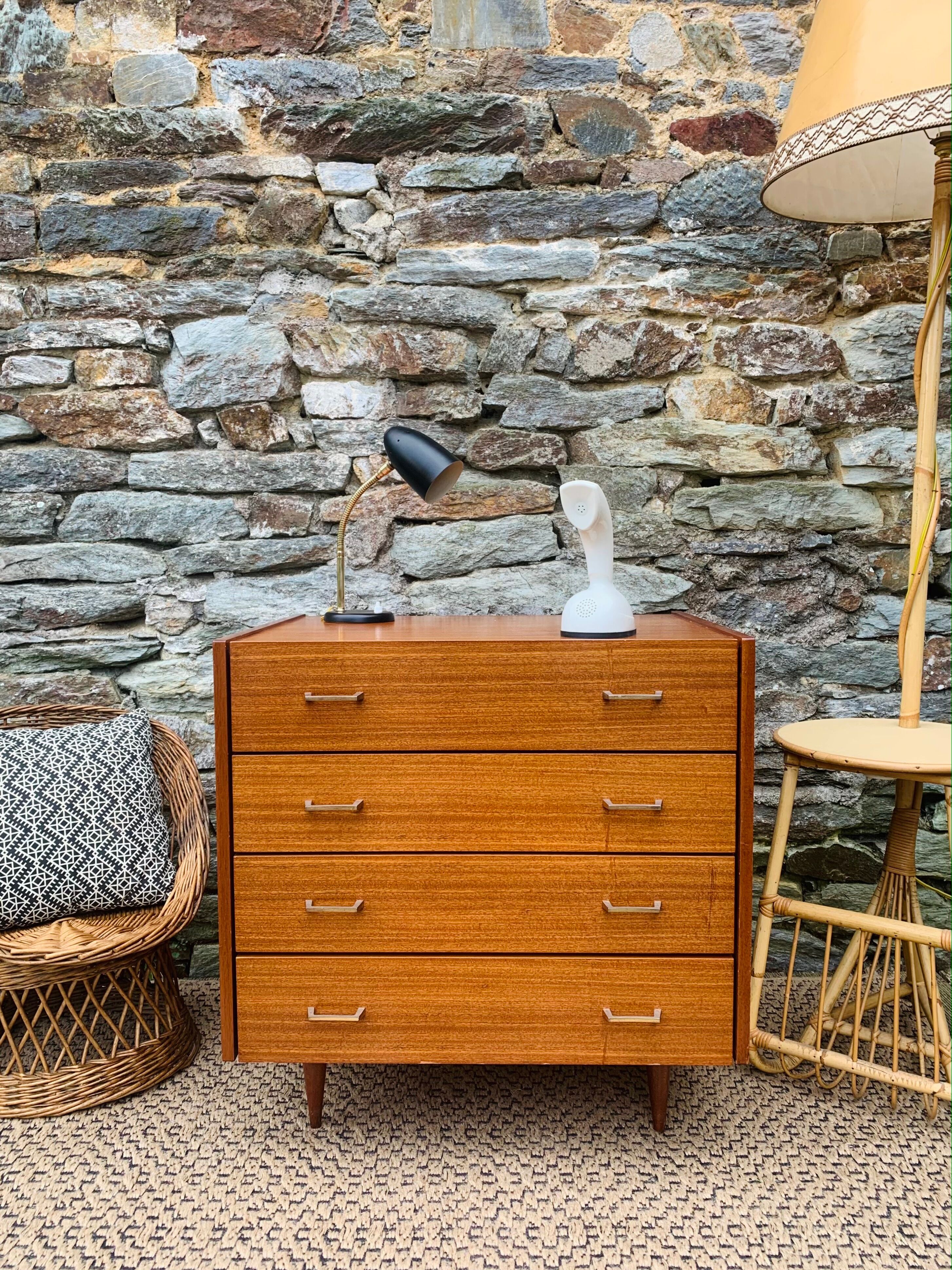 Vintage chest of drawers with 4 drawers