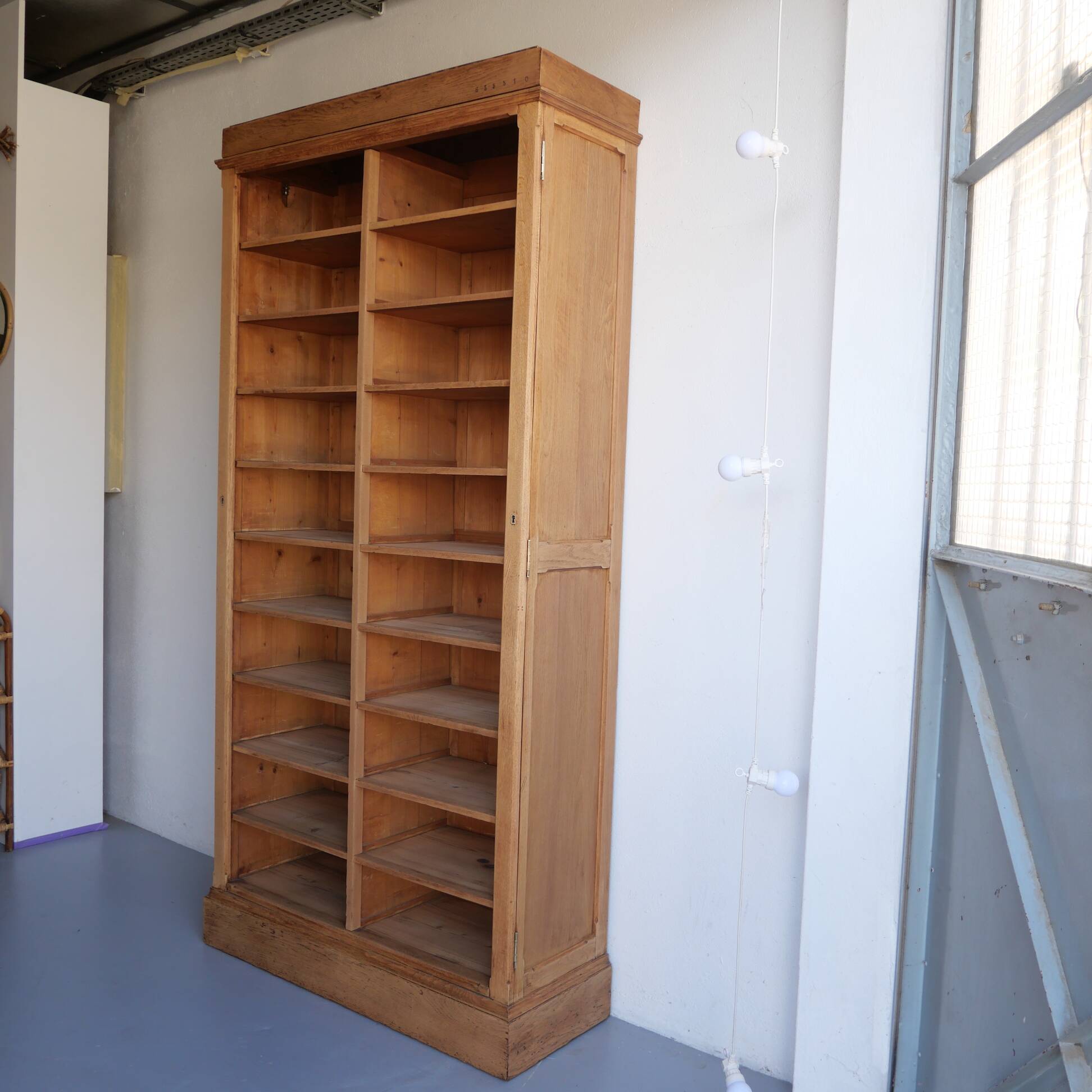 Meuble à casiers en chêne