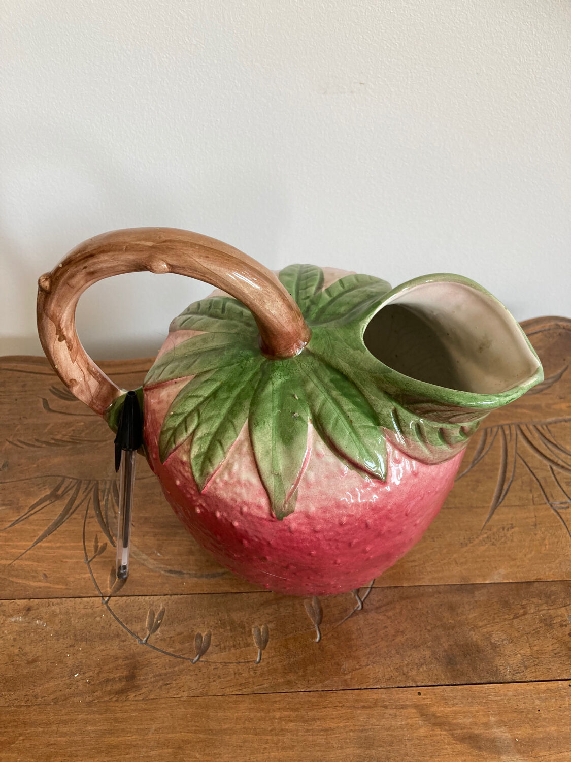 Strawberry pitcher