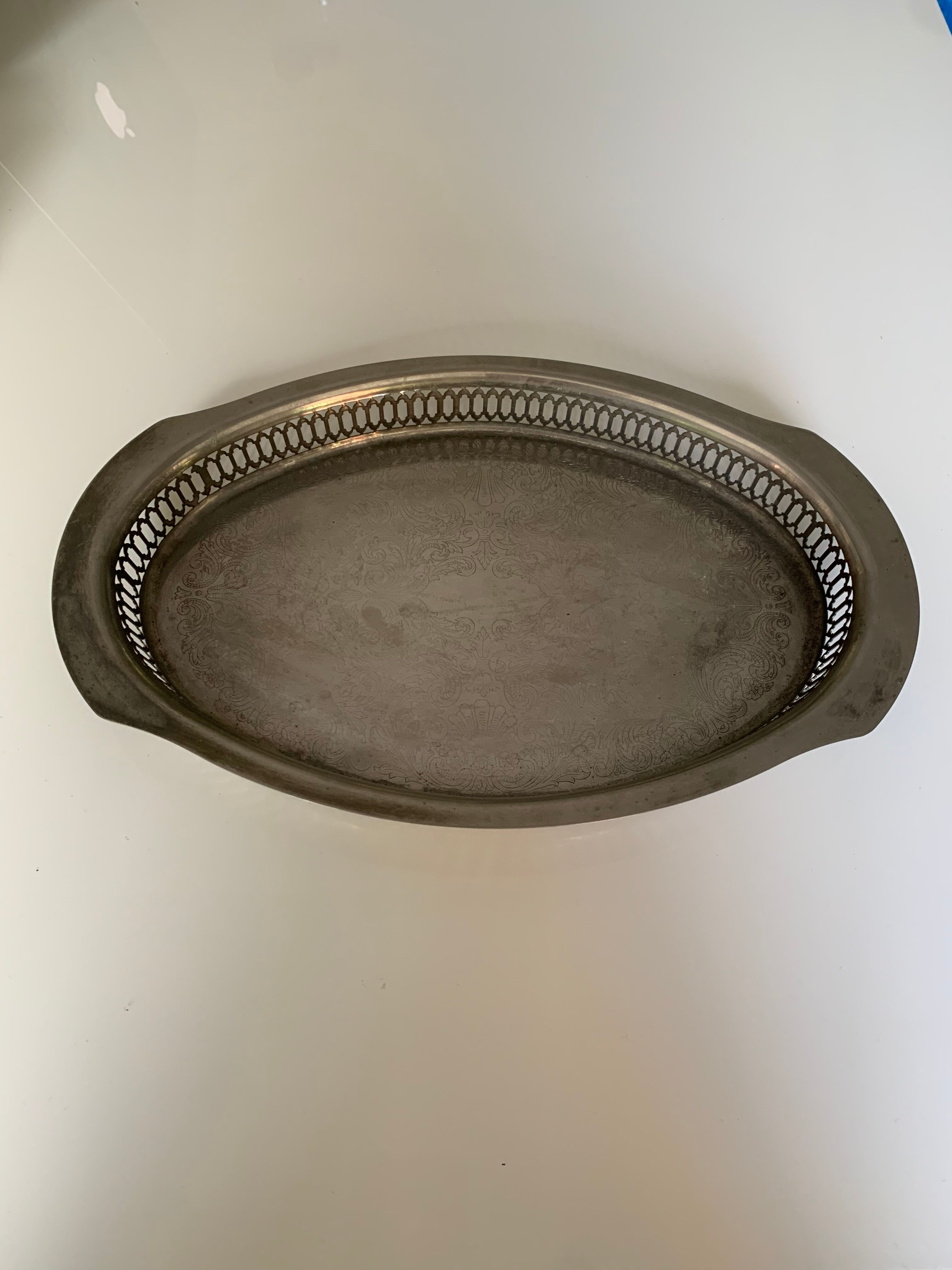 Engraved metal top diam35,4 cm