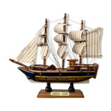 Model sailboat Endea Vour
