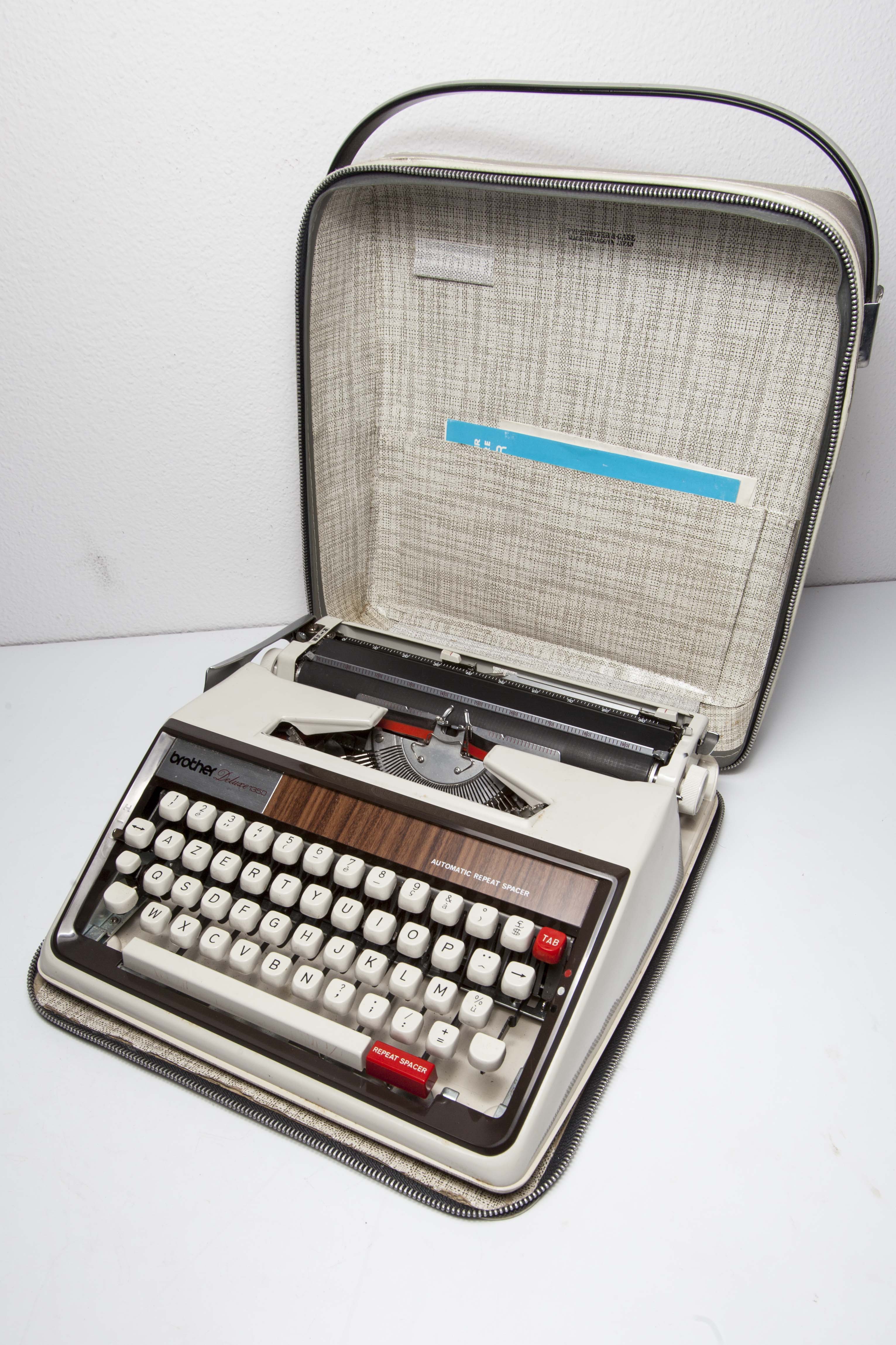 Brother Deluxe 1350 revised typewrite 1971