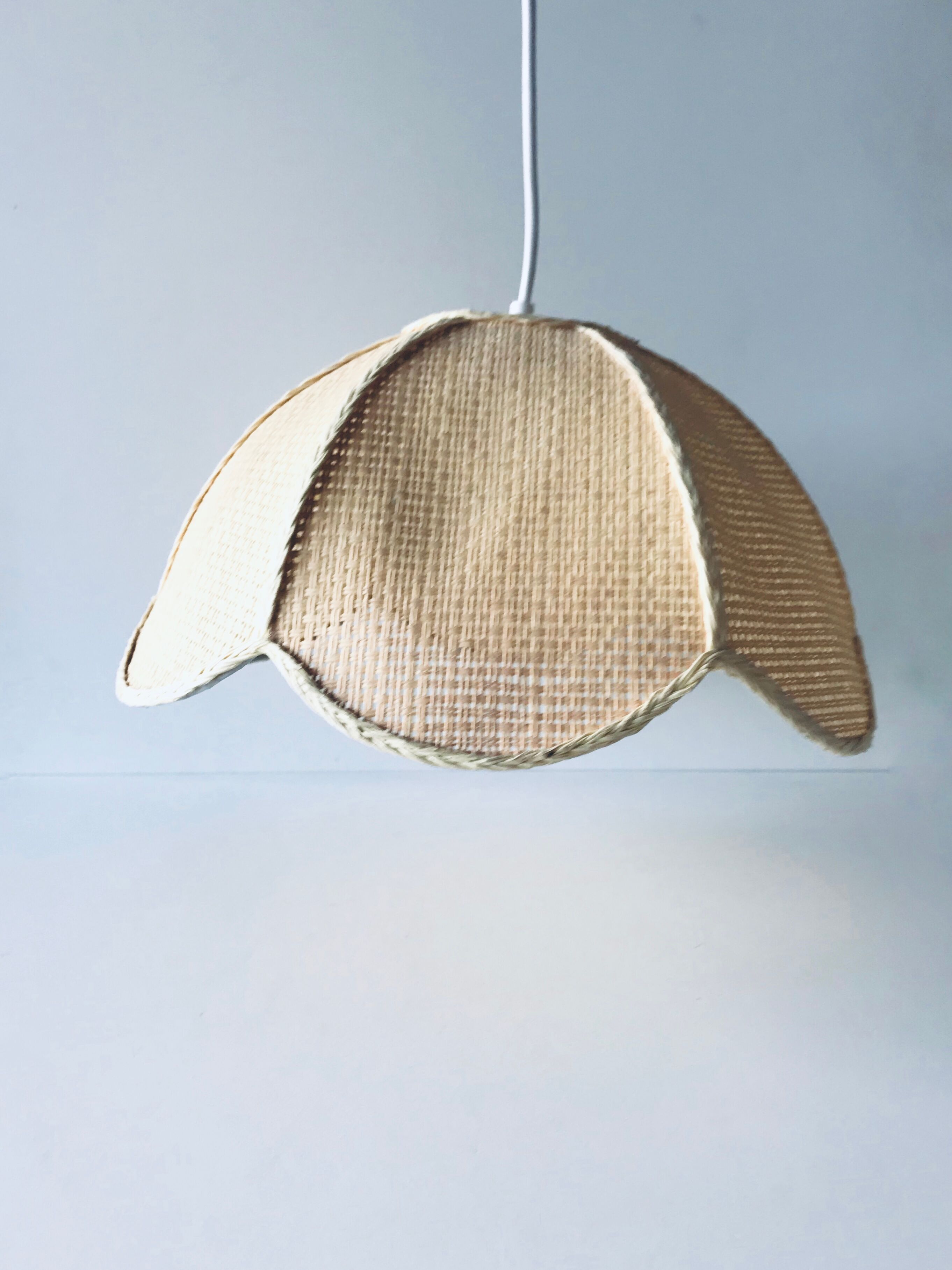 Bohemian suspension flower shape in raffia